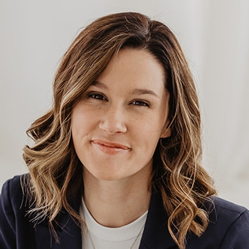 Lindsey headshot