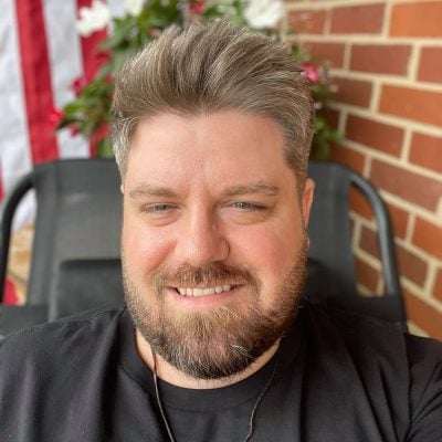 Warren Greeley headshot